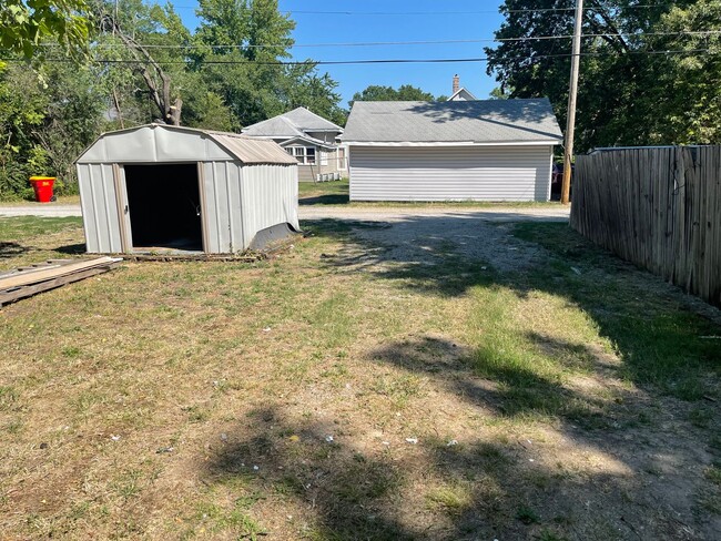 Building Photo - Very Nice 3BR/1BA Home - Fenced In Yard