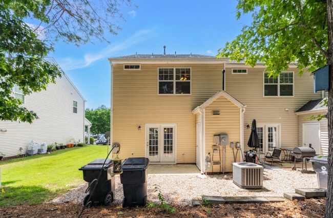 Building Photo - 202 Tallula Ln