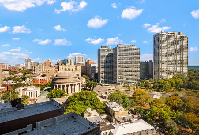 Building Photo - 2650 N Lakeview Ave