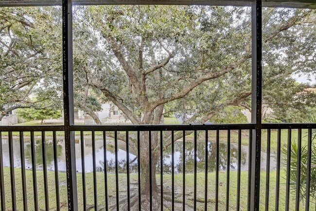 Building Photo - 1002 NW 105th Ave