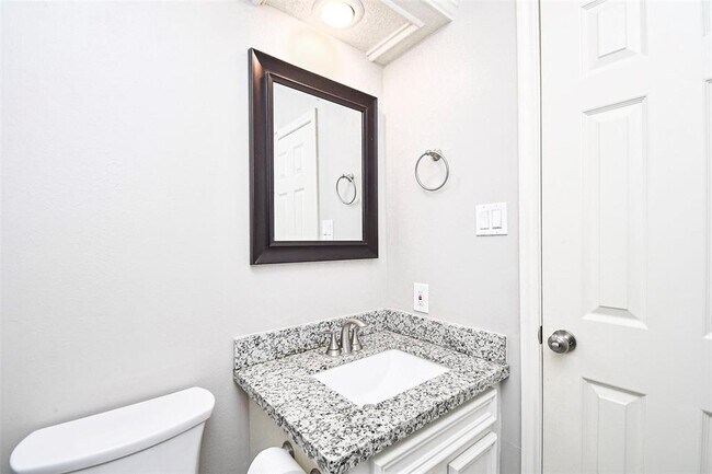 Building Photo - 811 Sugar Plum Cir
