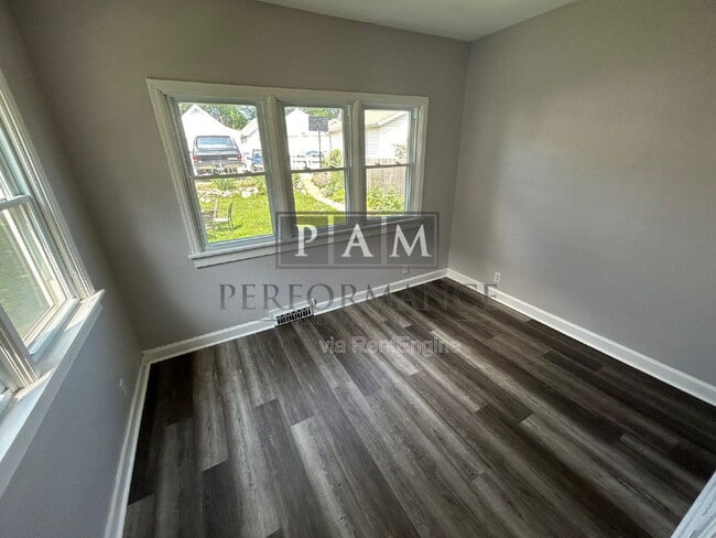 Building Photo - 3269 S New York Ave