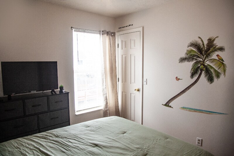 Building Photo - 6009 Monroe Crossing