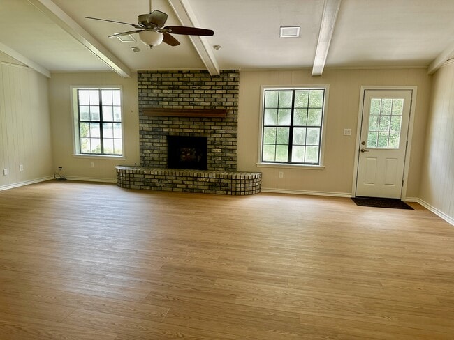 Building Photo - 5802 Kevin St