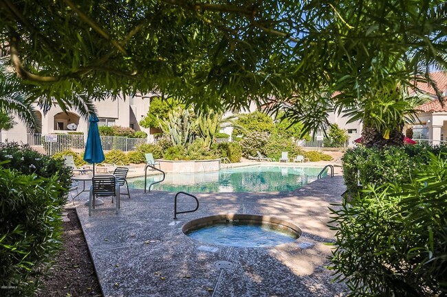 Building Photo - 2 Bedroom Paradise Valley Gem with Private...