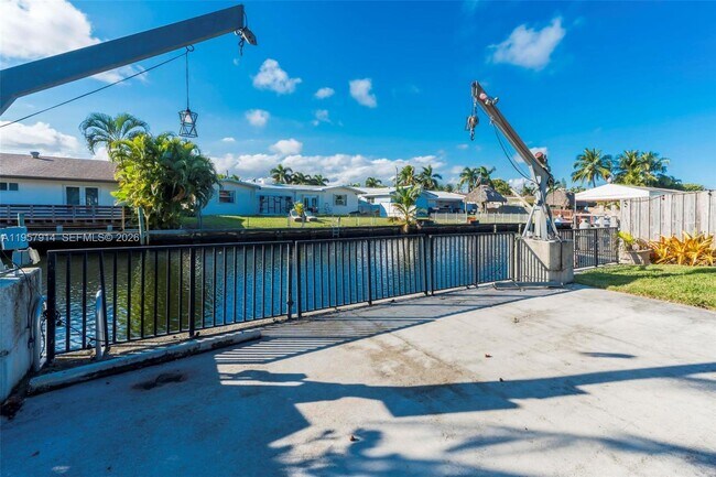 Building Photo - 1600 N 28th Ct