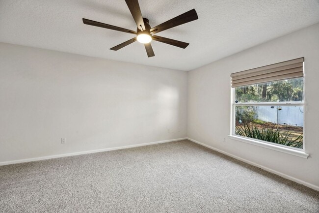 Building Photo - Spacious 4-Bedroom Home in Meadowfield with Fenced Yard