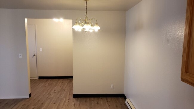 Building Photo - Nice 2 Bedroom with Garage.