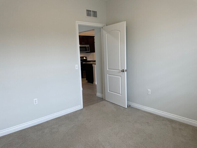 Building Photo - Shelby Township, 2-Bedroom, 2- Baths, Private Balcony with att. Garage