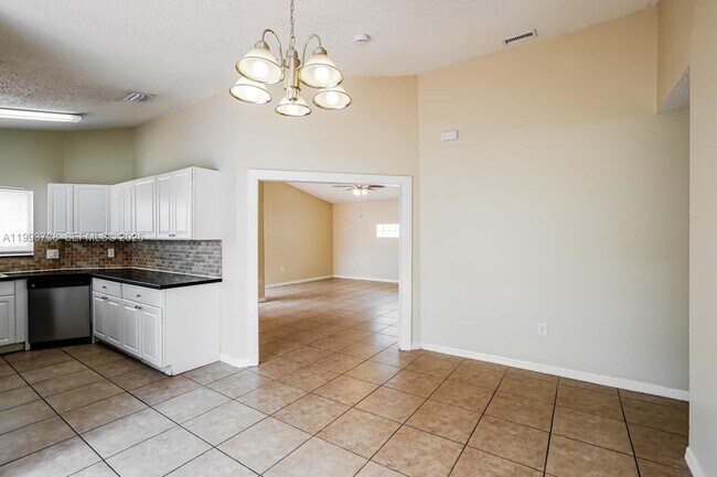 Building Photo - 1906 SW 123rd Ave