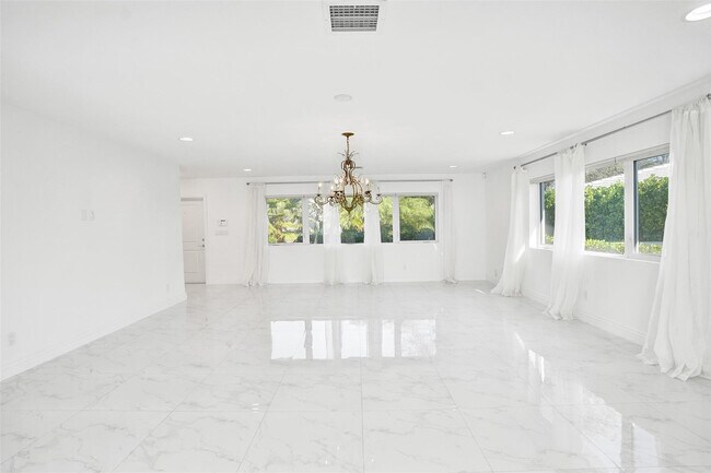 Building Photo - 26 Cayuga Rd