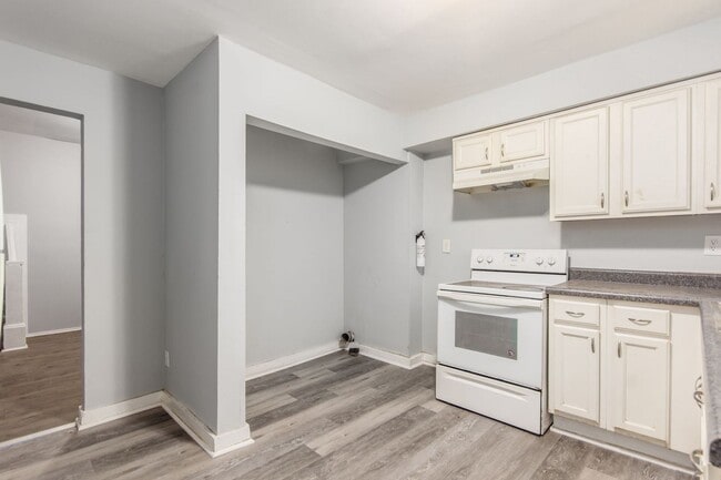 Building Photo - 673-675 Stanley Ave