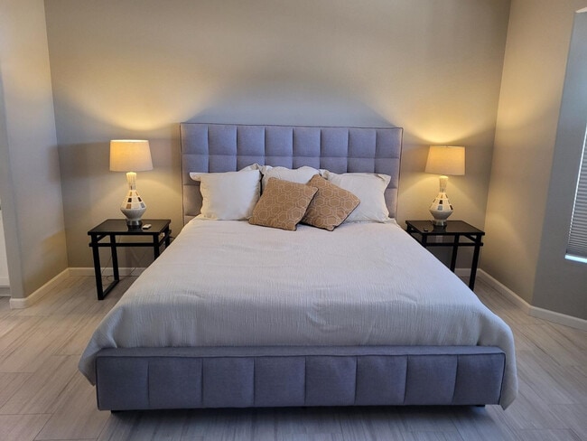 Building Photo - 16248 W Tuscany Way