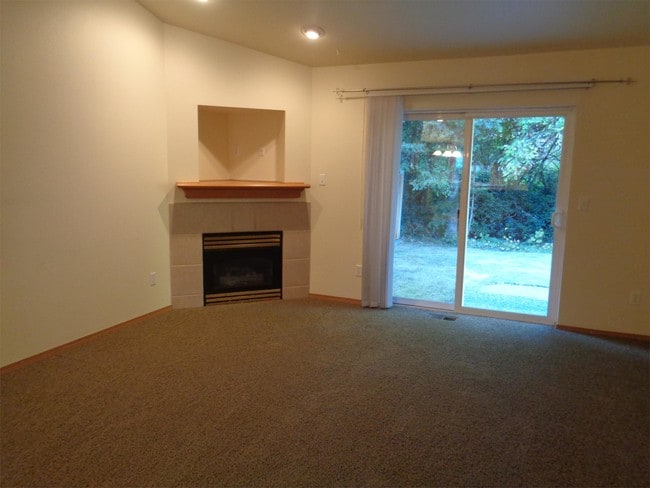 Building Photo - 7429 84th Ave Ct NW