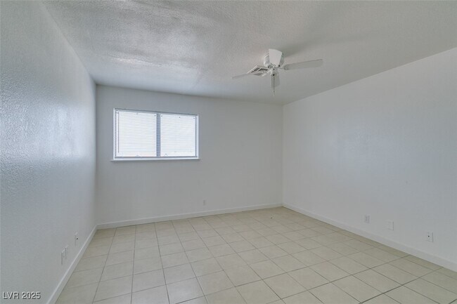 Building Photo - 6987 Mendon Ln