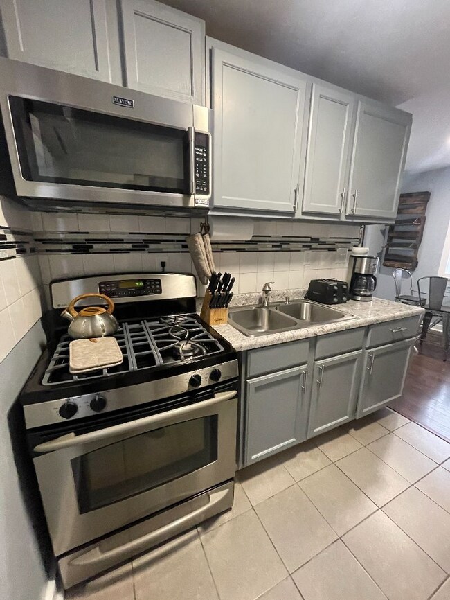 Building Photo - 1238 S State Ave