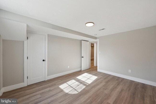 Building Photo - 2414 Phillips Dr