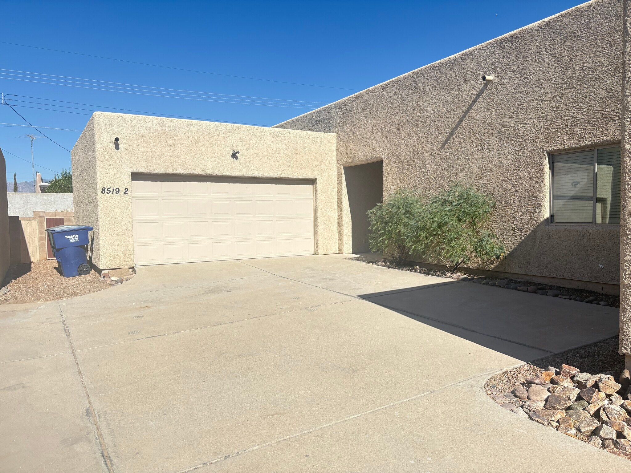 Two Car Garage - 8519 E Seabury Ct