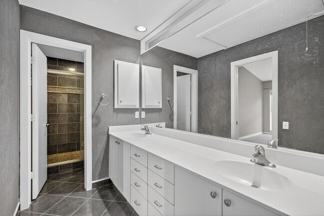 Building Photo - 706 Ruthven St