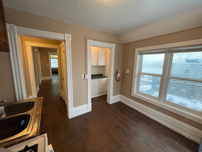 Building Photo - 419 N 1st Ave W