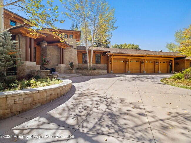 Building Photo - 715 Willoughby Way