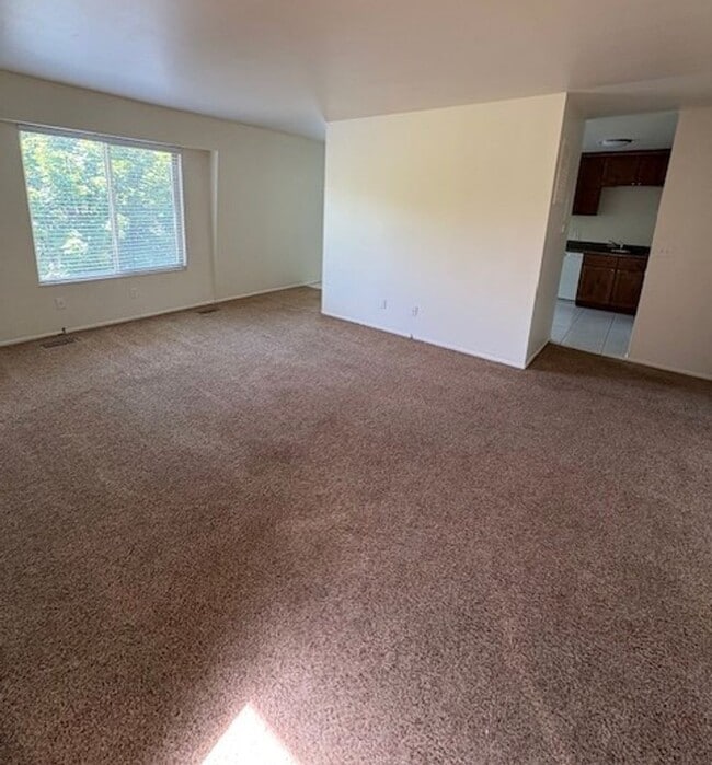 Building Photo - 2 Bedroom Apartment in Holladay!