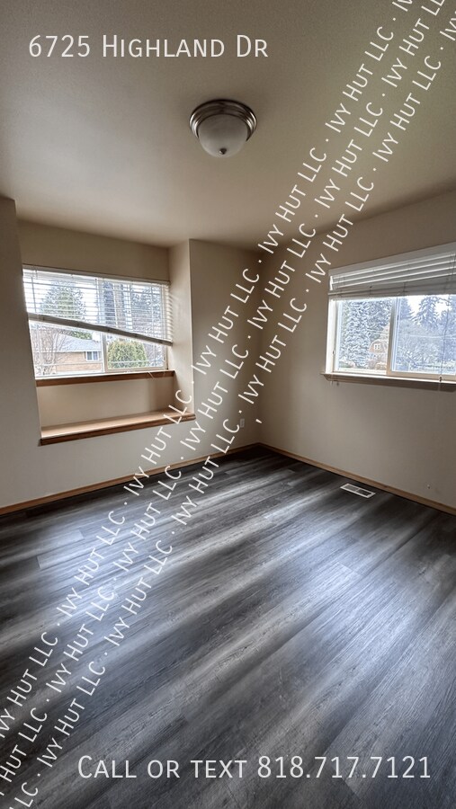 Building Photo - 6725 Highland Dr