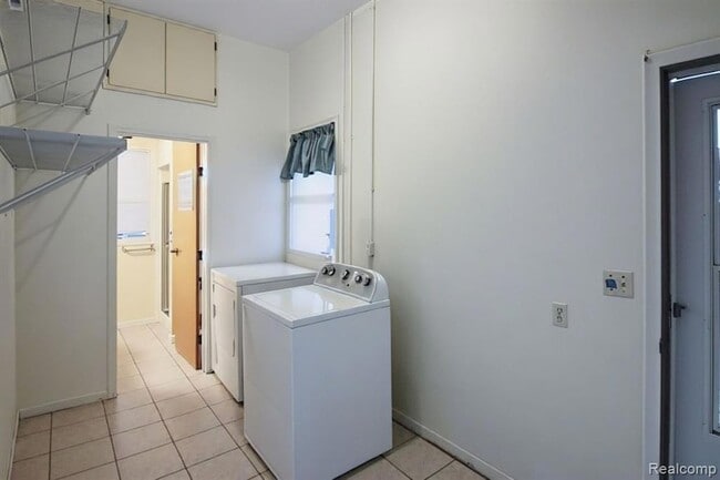 Building Photo - 734 N Monroe St