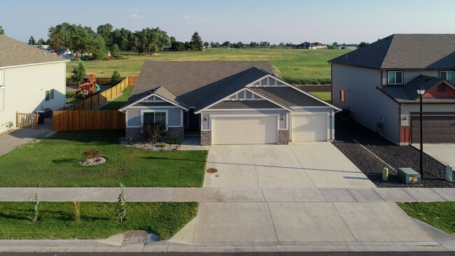 Building Photo - COMING SOON !! 4 Bed 2 bath 5 Mile Prairie newer home with open concept design