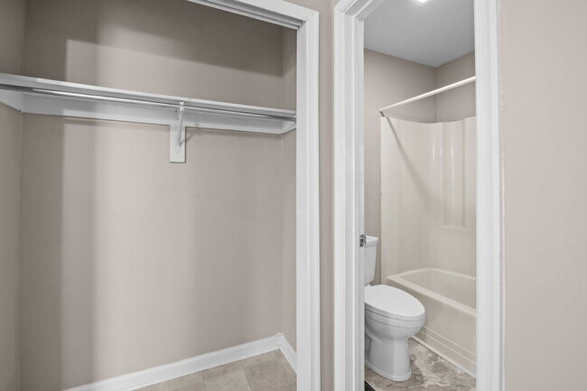 Building Photo - Just Renovated & Ready for You!