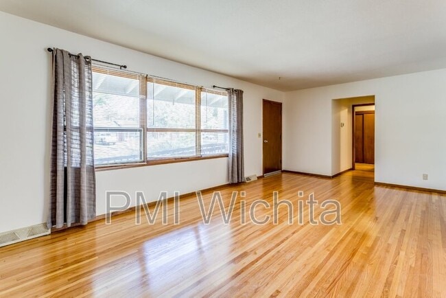 Building Photo - 9315 W 9th St N