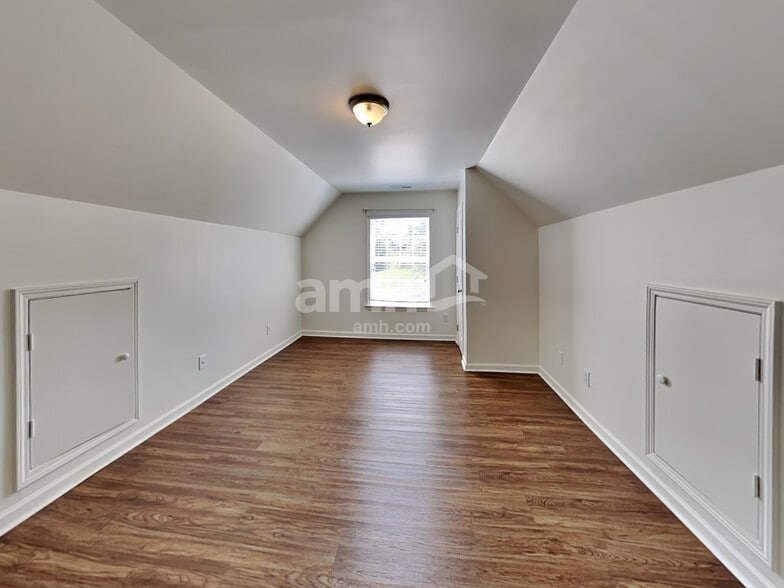 Building Photo - 145 Pearson Place