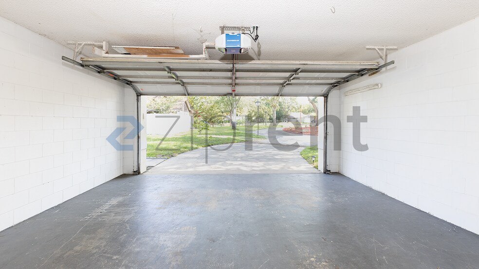 Building Photo - Unit