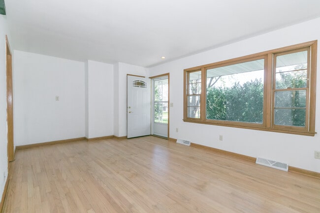 Building Photo - 4807 Camden Rd