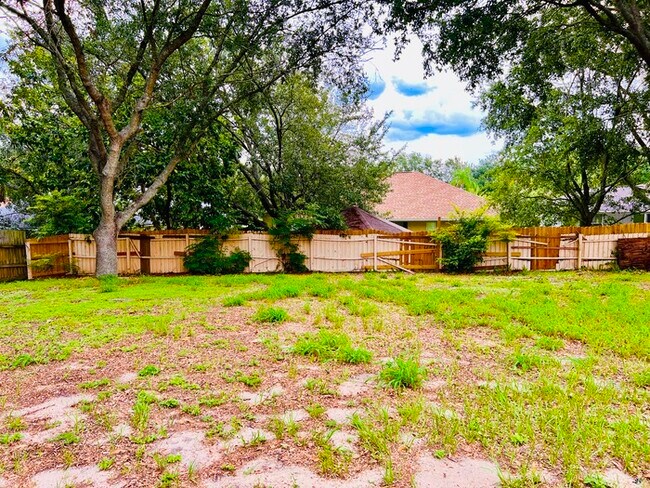 Building Photo - PRICE REDUCED FOR A QUICK MOVE IN!!  Beaut...