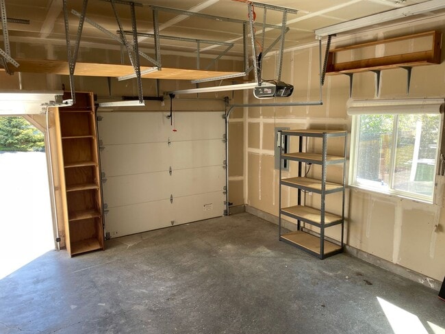 Building Photo - Lovely Single Level Home in Oak Harbor and...