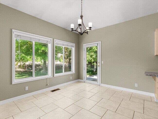 Building Photo - Fieldcreek Gem