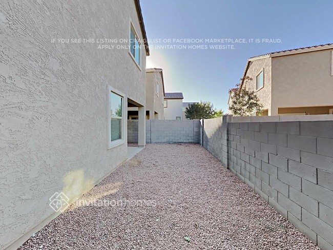 Building Photo - 1260 E Palomino Way