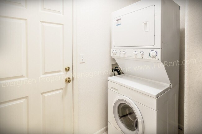 Building Photo - 802 Waterglen Dr