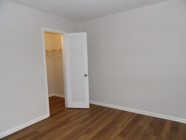 Building Photo - 1638 Embassy Dr