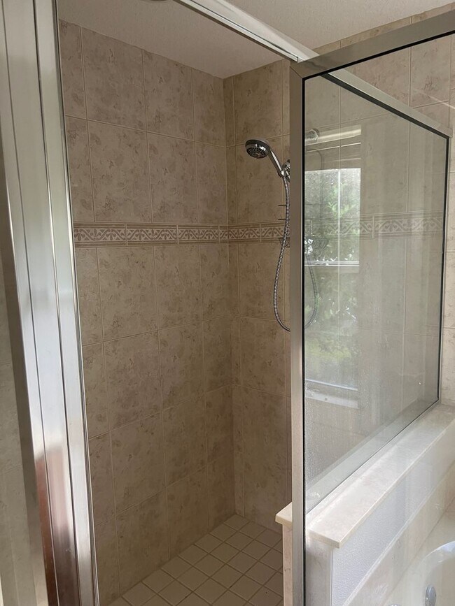 Building Photo - Fabulous 4/2 in Spring Glen Debary!