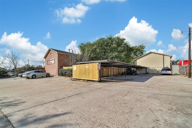 Building Photo - 1403 Blalock Rd