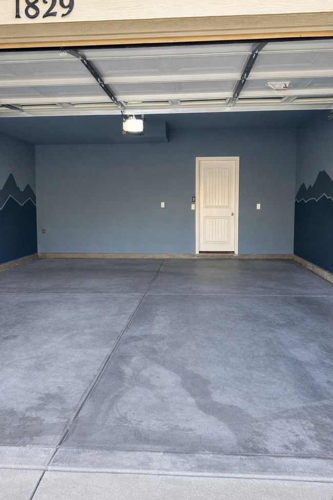 Building Photo - 1829 Final View Aly