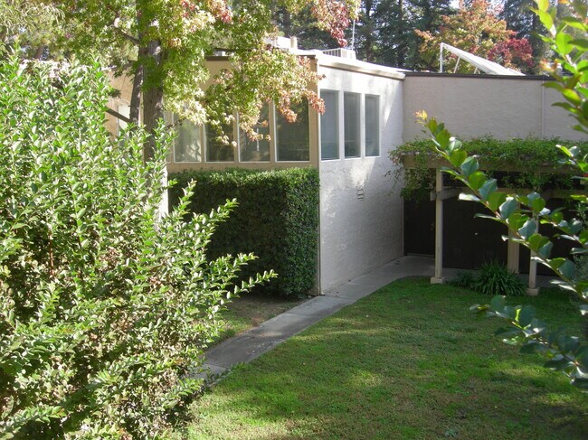 Building Photo - 310 Tradewinds Dr