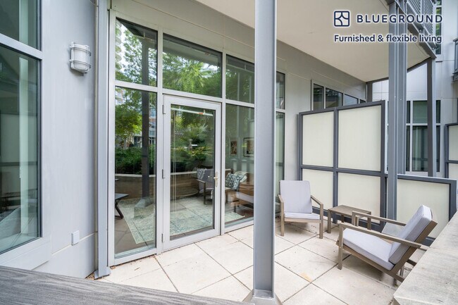 Building Photo - 8210 Crestwood Heights Dr