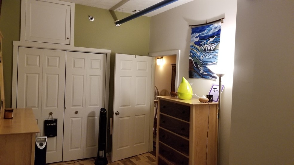 Bedroom - 216 Lake St