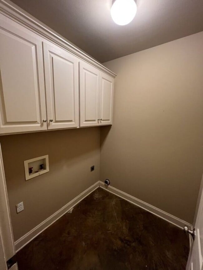 Building Photo - 2568 Middletowne Dr