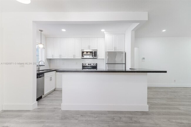 Building Photo - 6290 SW 70th St