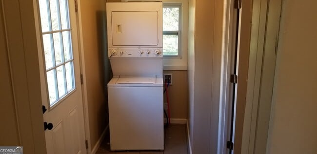 Building Photo - 10 Kirkwood St NE