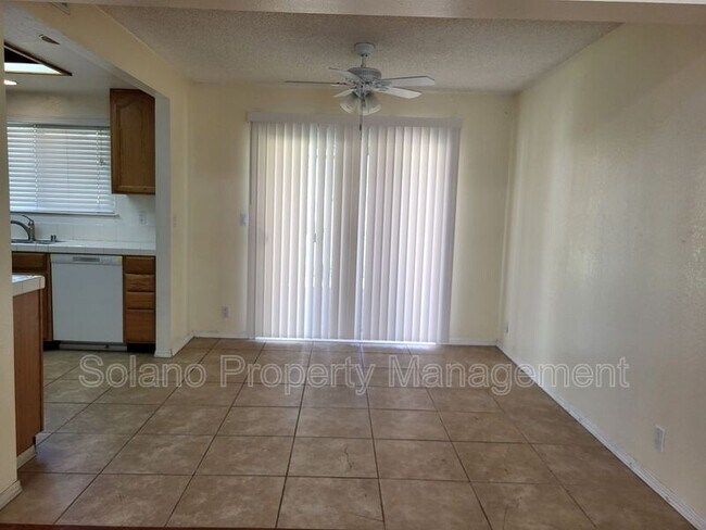 Building Photo - 125 Serpentine Dr
